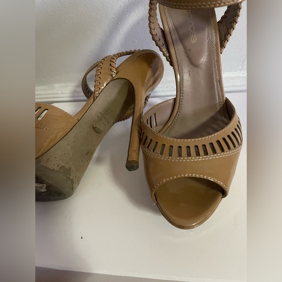 Sergio Rossi Nude Patent Platform Sandals - Picture 8 of 8